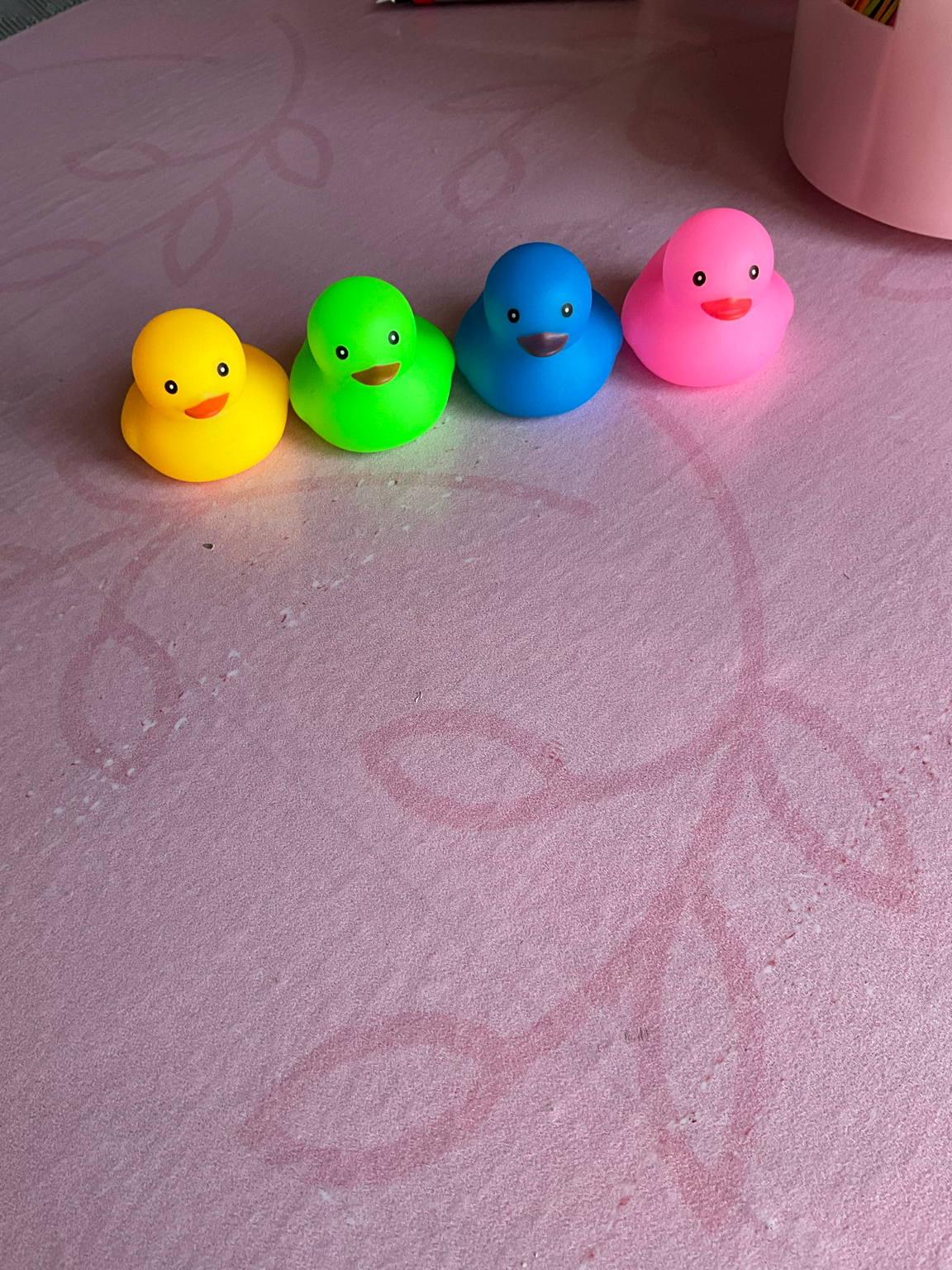 4 colored ducks